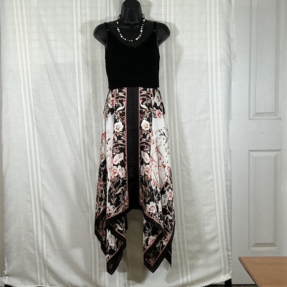 White House Black Market Black Velvet Bodice Floral Handkerchief Hem Dress - Picture 2 of 13